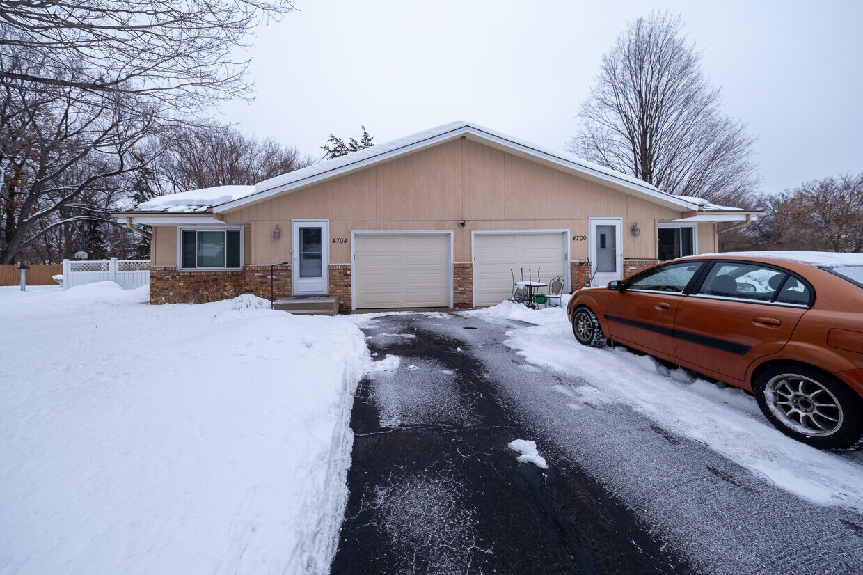 4704 Lakeview Ave N, Brooklyn Center, MN 55429 House Rental in