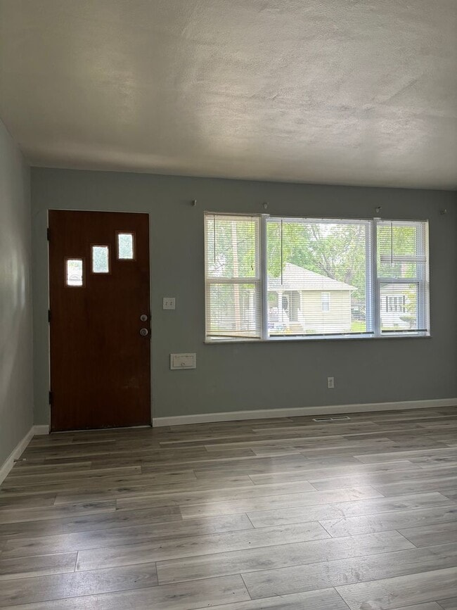 Building Photo - 105 S 33rd St