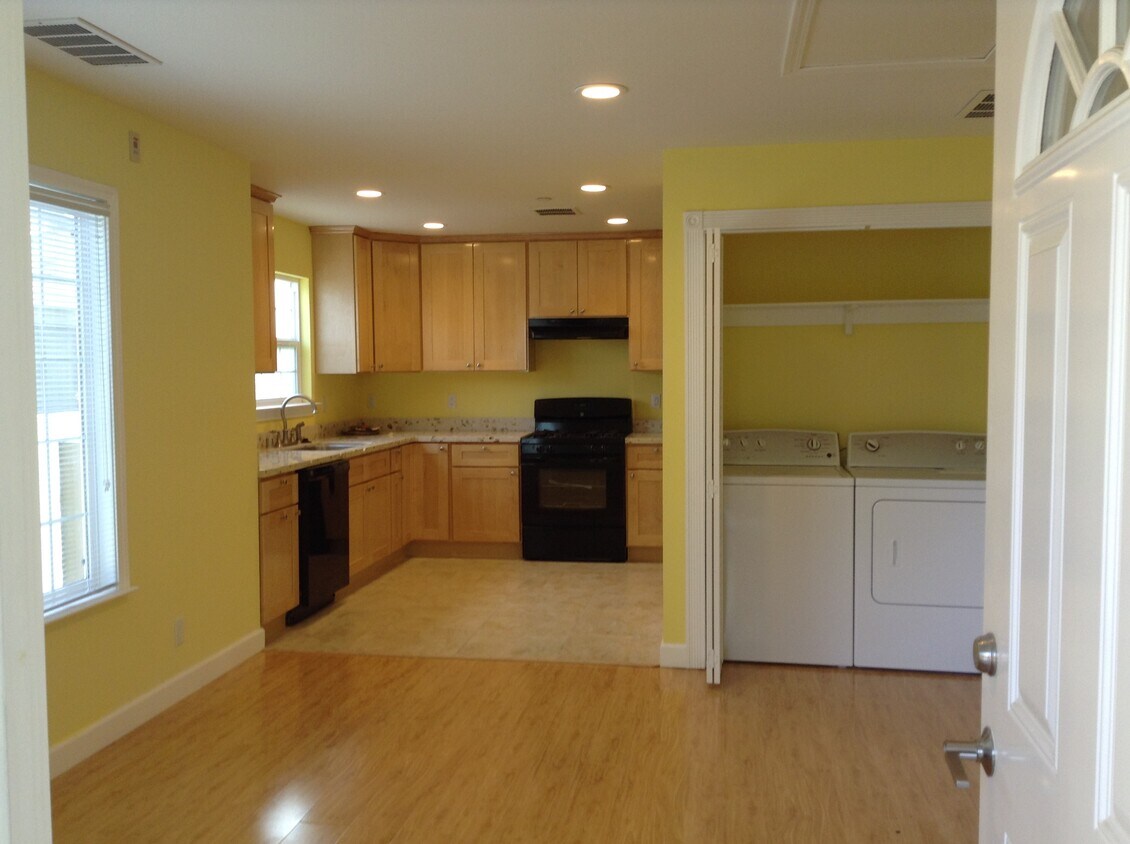 Primary Photo - 48233 Hackberry St