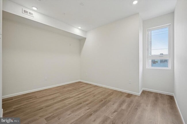 Building Photo - 105 N 63rd St