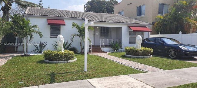 Foto del edificio - 2220 SW 16th Terrace