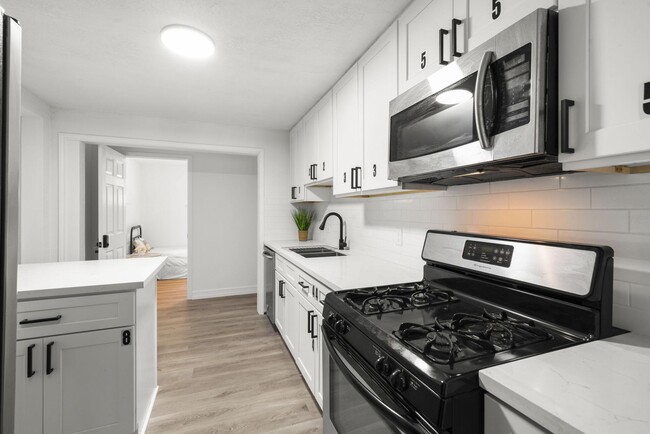 Building Photo - 4943 Culmore Dr
