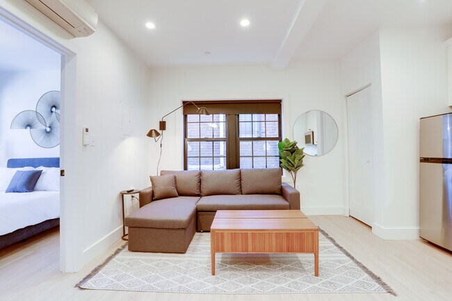 Foto del edificio - 712 G Street SE Unit 203