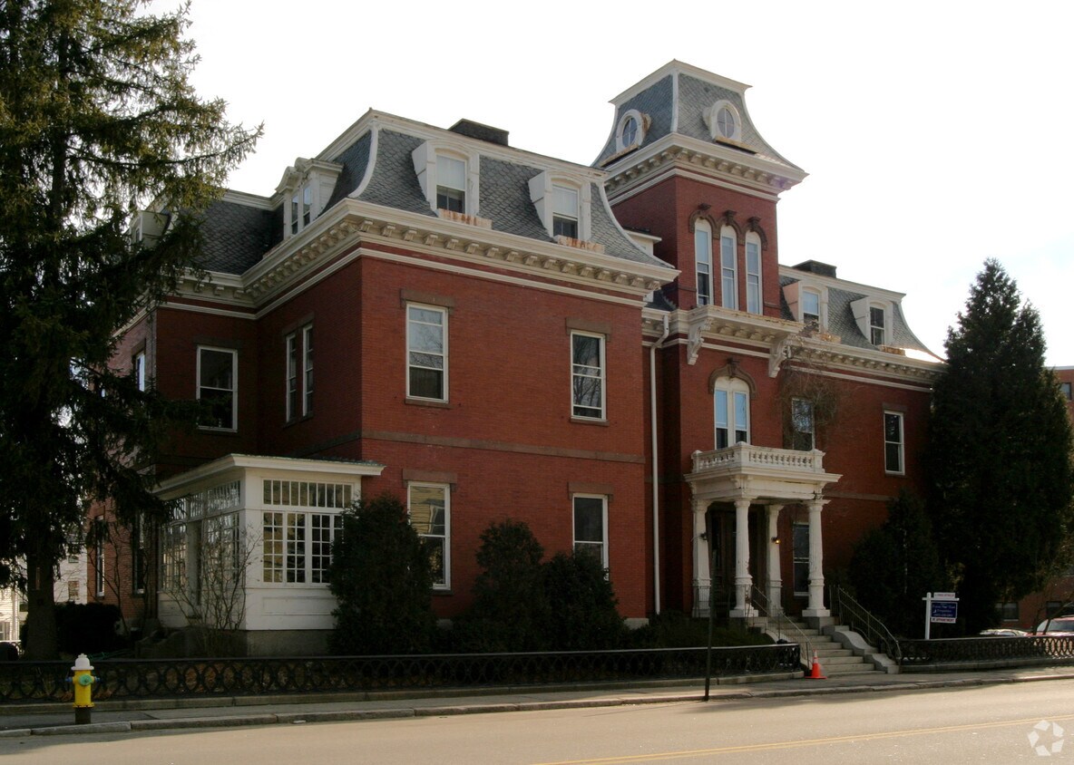 Building Photo - 241 Middle St