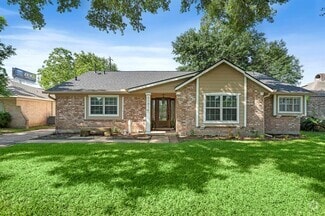 Building Photo - 21314 4 Oaks Dr