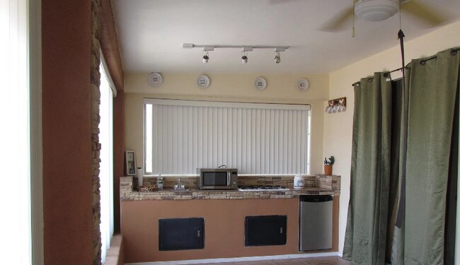 Building Photo - 742 N Ave Valiente