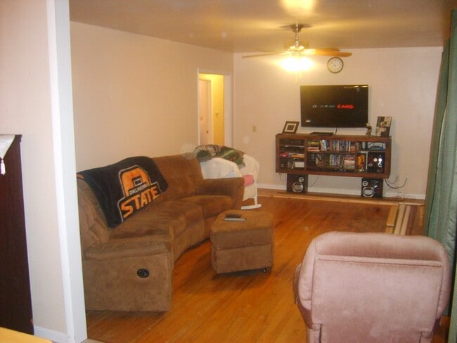 living room - 2015 W Arrowhead Dr