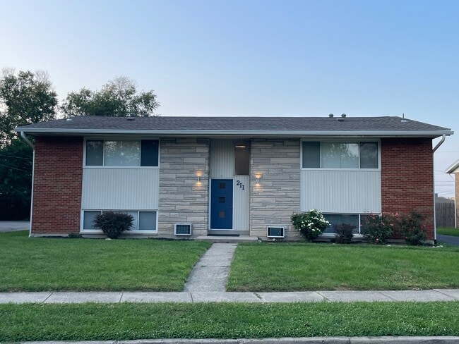 Building Photo - 211 Tionda Dr S