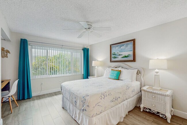 Foto del edificio - 6703 Midnight Pass Rd