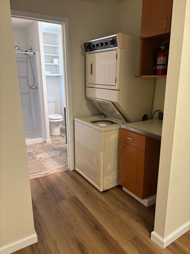 Foto del edificio - Large Renovated Studio on Large Lot