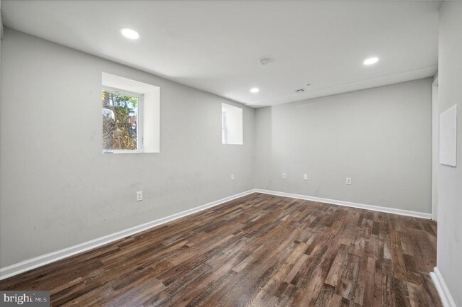 Foto del edificio - 537 N 64th St