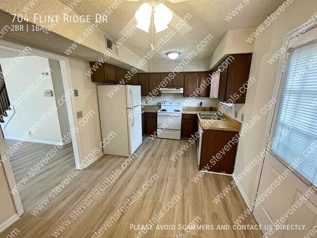 Building Photo - 704 Flint Ridge Dr