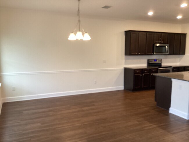 Building Photo - 646 Welcome Home Drive