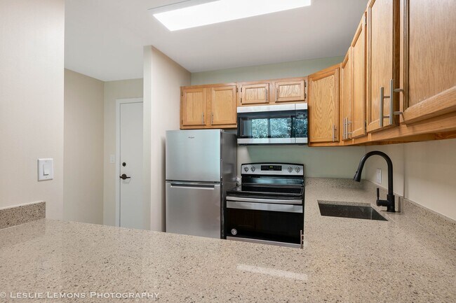 Foto del edificio - 5830 Oakwood Dr