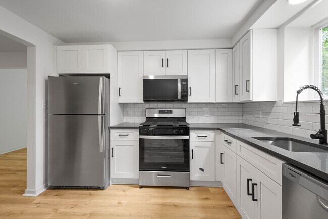 Foto del edificio - MOVE IN TODAY! 2-BEDROOM IN THE HEART OF C...