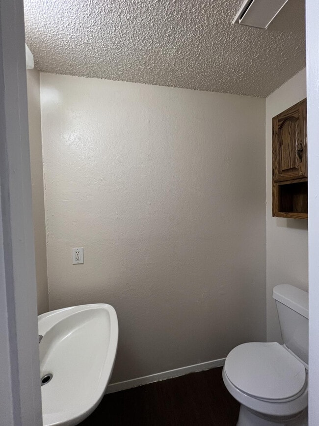 Building Photo - 107 S Las Vegas Trl