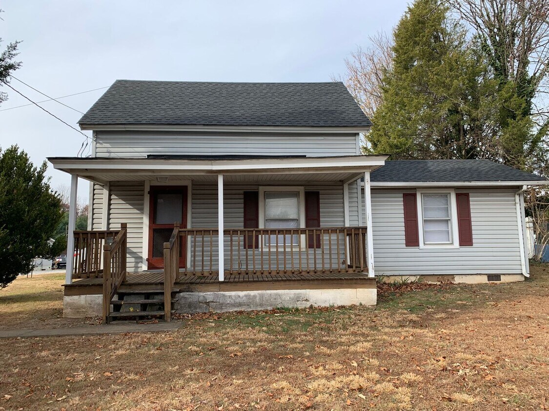 Primary Photo - 4598 S Amherst Hwy