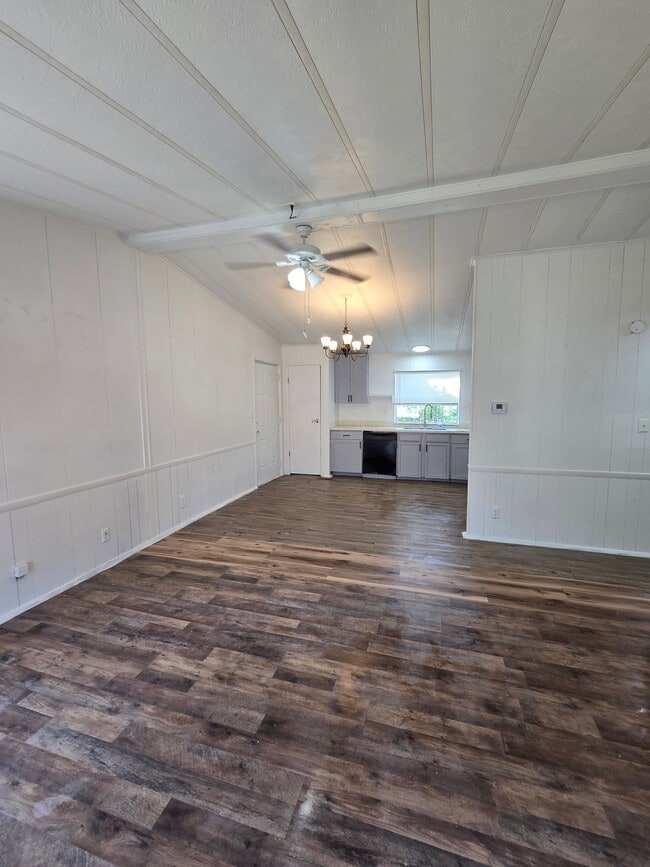 Building Photo - 216 N Carpenter St