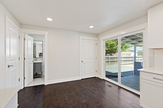Building Photo - 10516 W Lancelot Ave