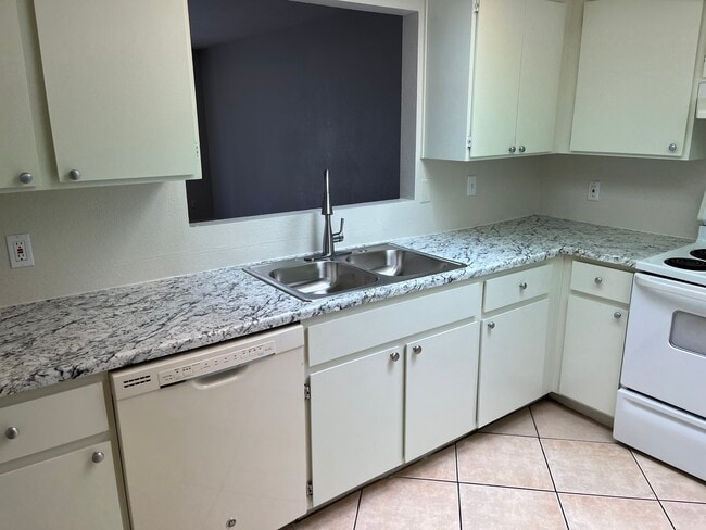 Photo - 517 W Duke Dr House