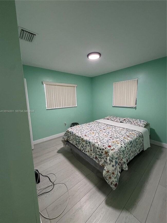 Foto del edificio - 1410 NW 199th St