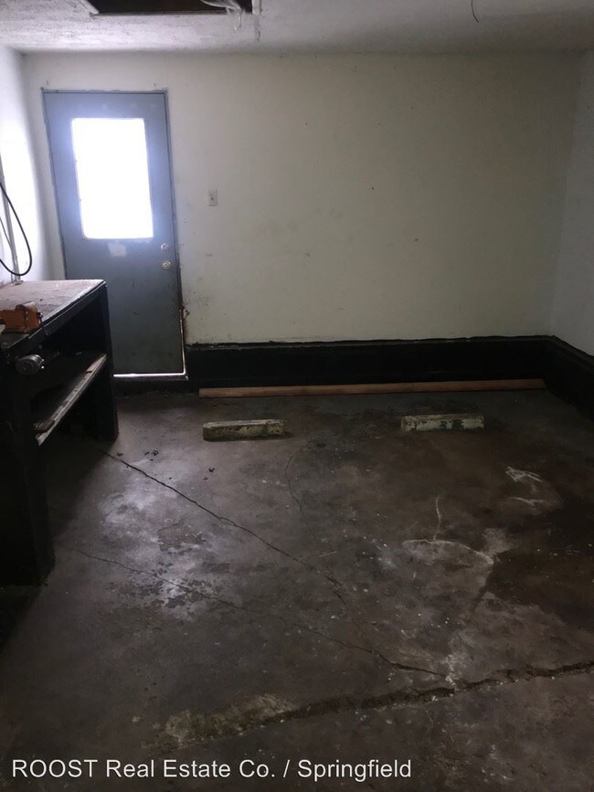 Building Photo - 3 br, 1 bath House - 1601 Crestview Dr