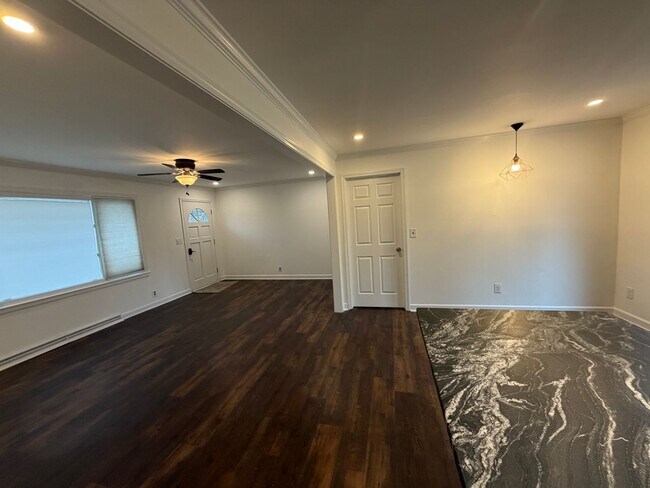 Building Photo - 2 Bedroom 2 Bath Brick rental home in Western Alamance county Fenced Yard 30x40 Garage custom Kit...