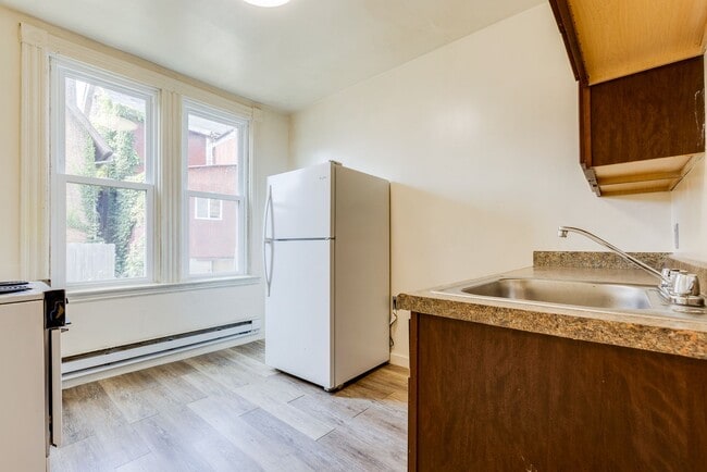 Building Photo - 709-711-711 Industry St