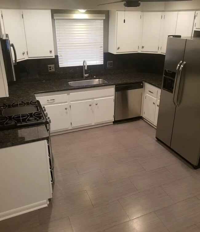 Foto del edificio - 324 Cumberland Dr