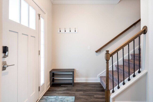Building Photo - Fantastic Fully Furnished Townhome! - 4357...