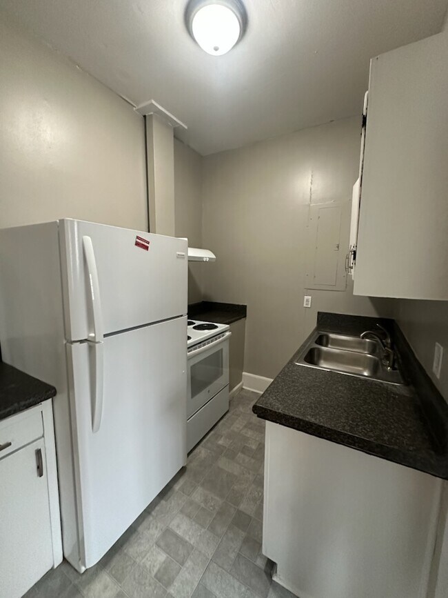 Foto del edificio - 126 E College St