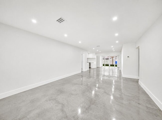 Building Photo - 1721 N 16th Ct