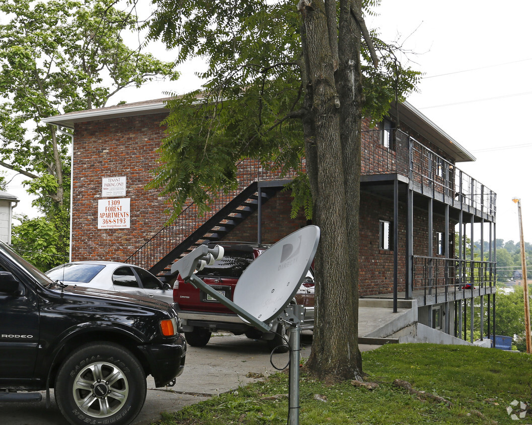 Building Photo - 1309 Forest Ave