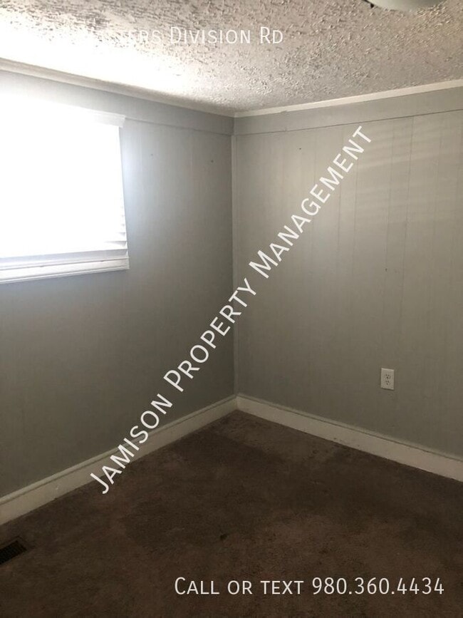 Foto del edificio - 2238 Walters Division Rd