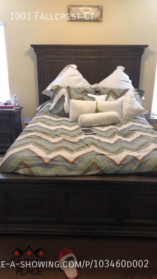 Photo - 1001 Fallcrest Ct House