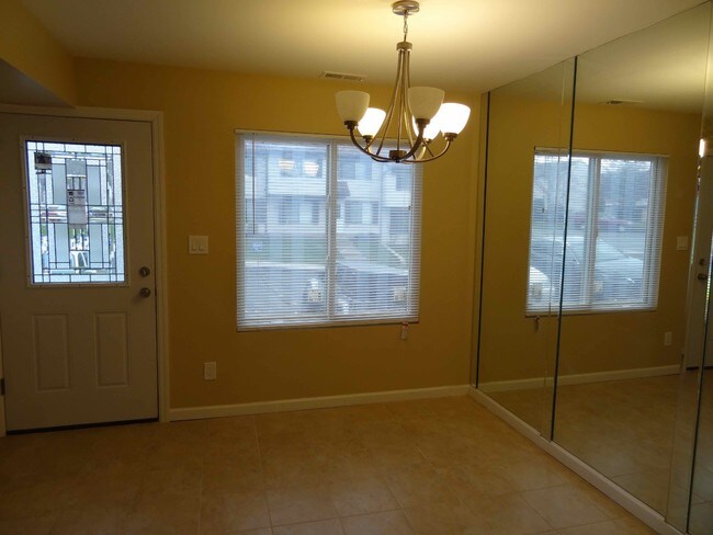 Building Photo - 97 Lombard Ct