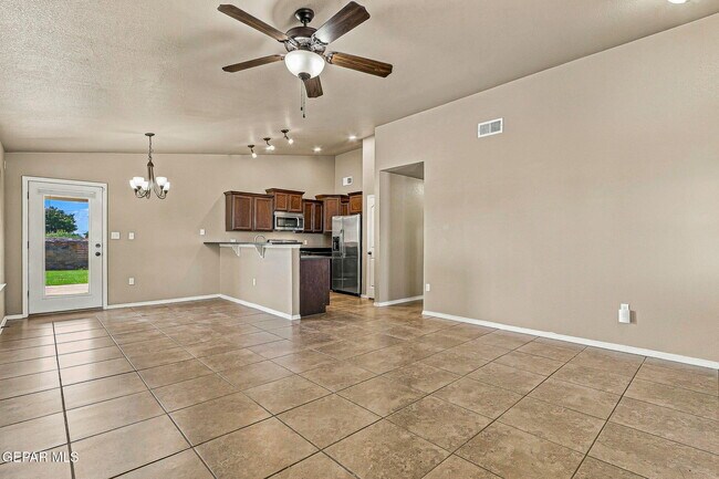 Building Photo - 14352 S Cave Ave
