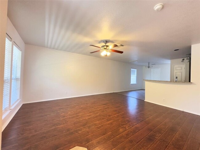 Foto del edificio - 513 Rolling Oak Dr
