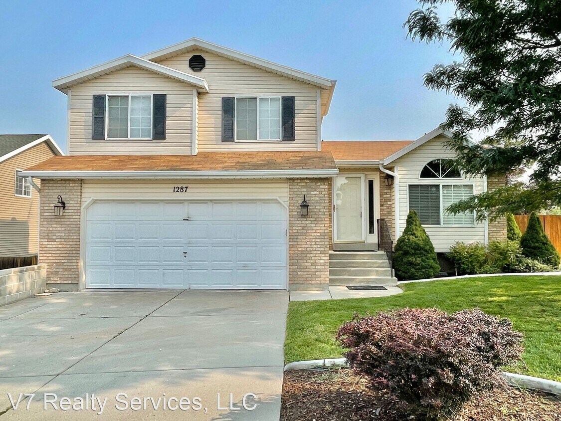 Primary Photo - 1287 Alta Heights Dr