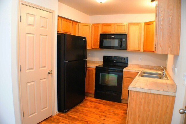 Building Photo - 2318 Sailing Way