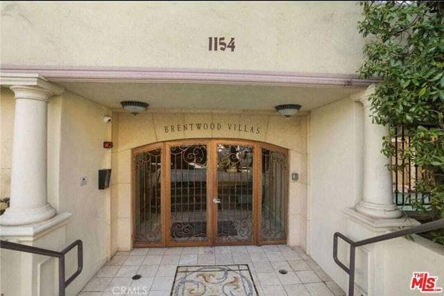 Building Photo - 1154 S Barrington Ave