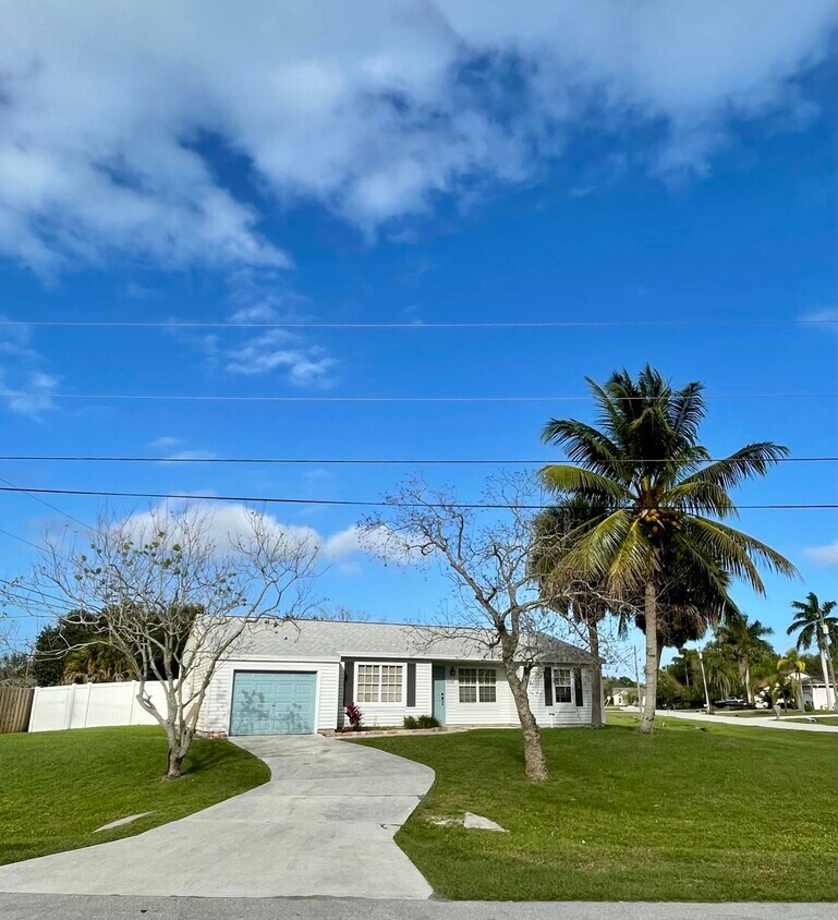 2289 SE Baron St, Port Saint Lucie, FL 34952 House for Rent in Port