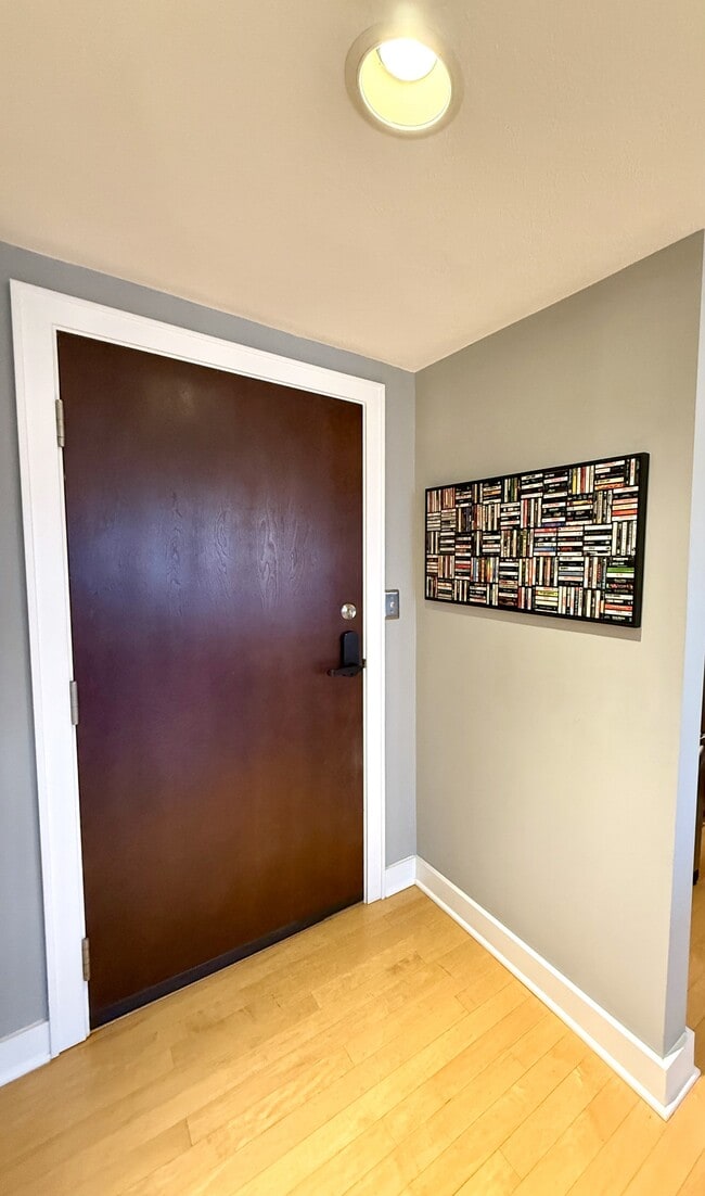 Foto del edificio - 803 W 48th St