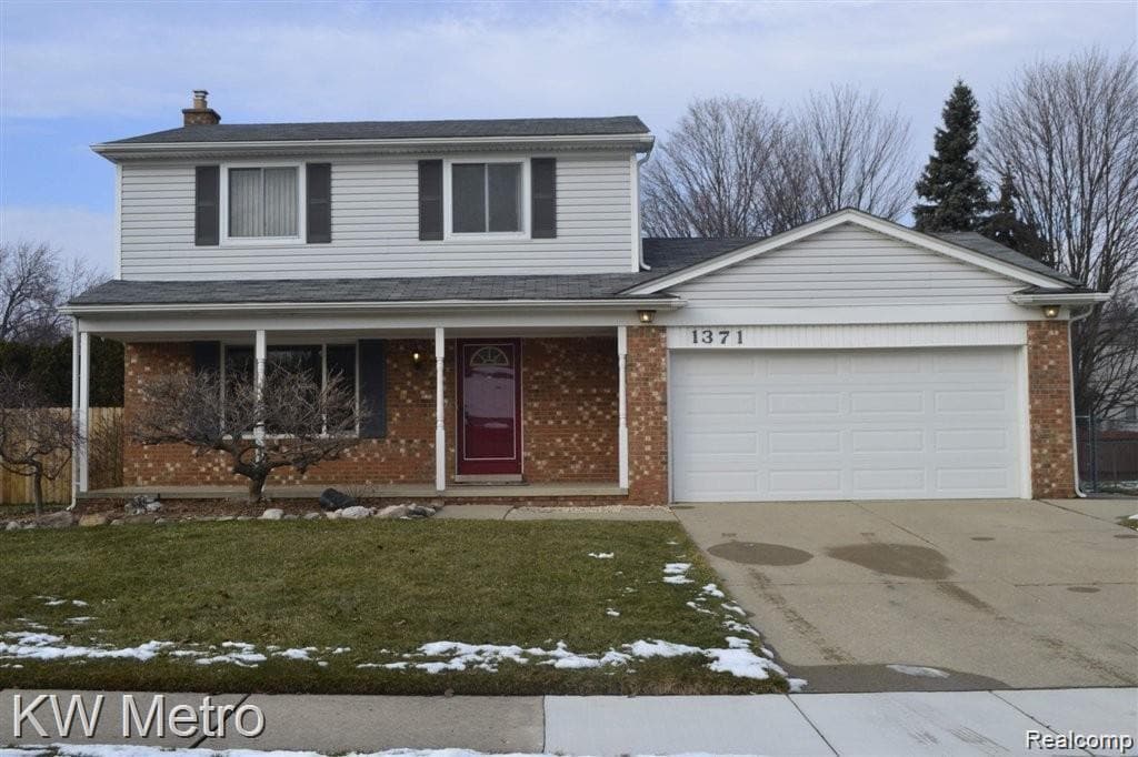 Primary Photo - 1371 Peachtree Dr