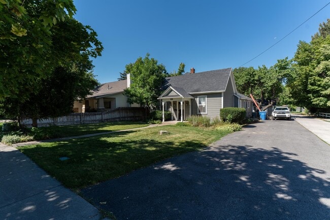 Building Photo - 643 N 200 E