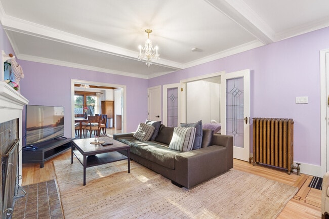 Building Photo - 2029 Collingwood St