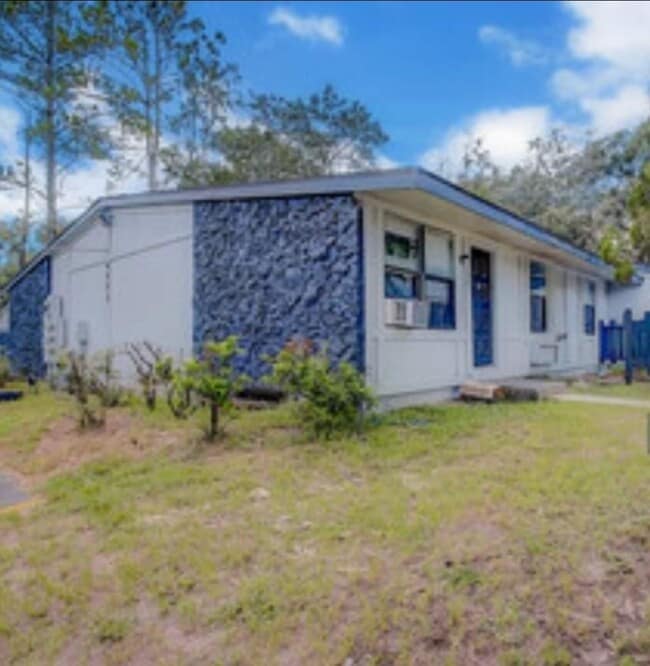 Building Photo - 4923 N Pine Hills Rd