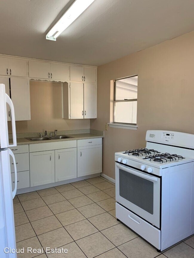 Building Photo - 3 br, 1 bath House - 108 E BOB WHITE LANE