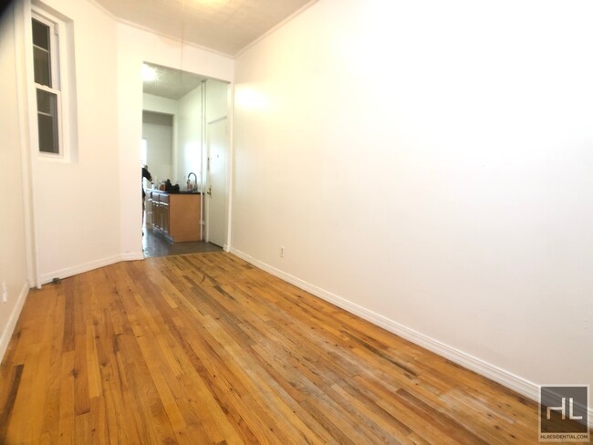 Foto del edificio - Wing 2 bedroom with sunny backyard!