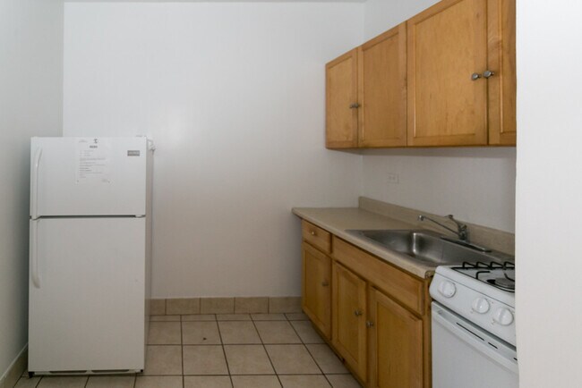 Foto del edificio - 4851 N Damen Ave